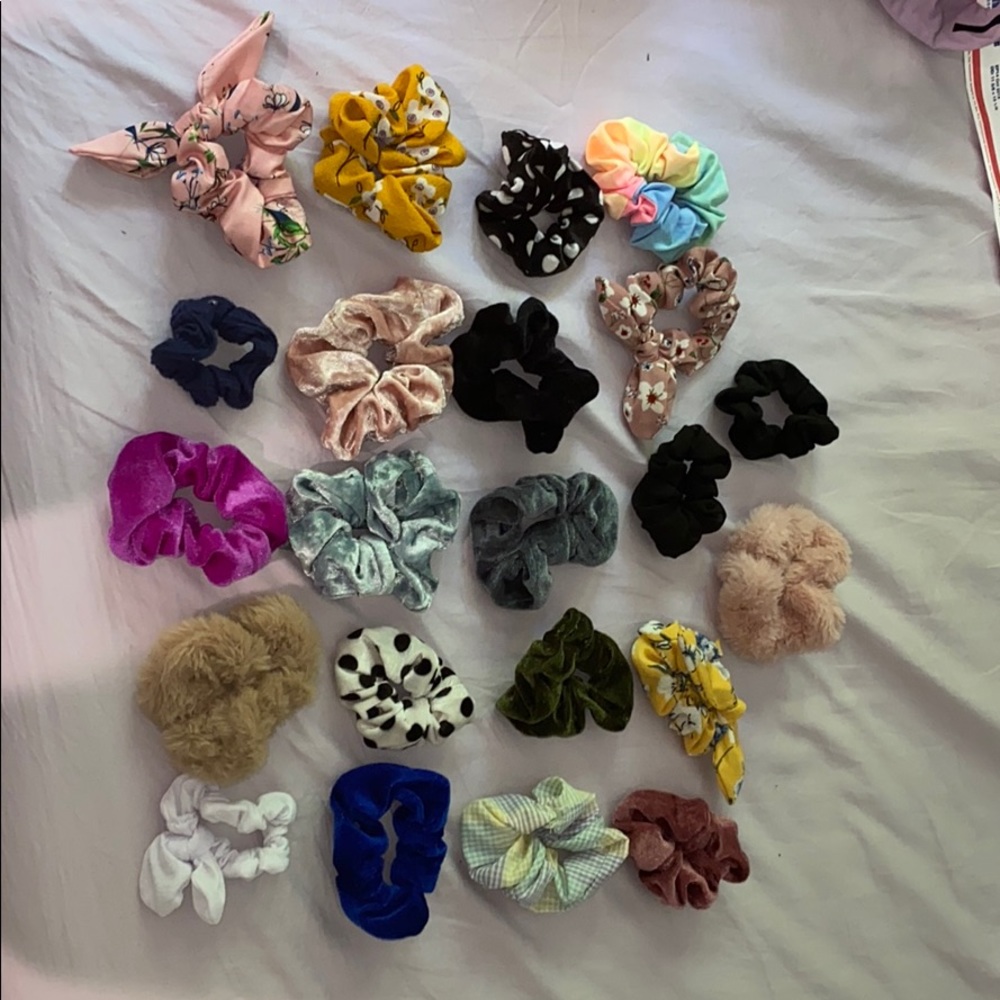 Scrunchies bundle (22) different textures/designs